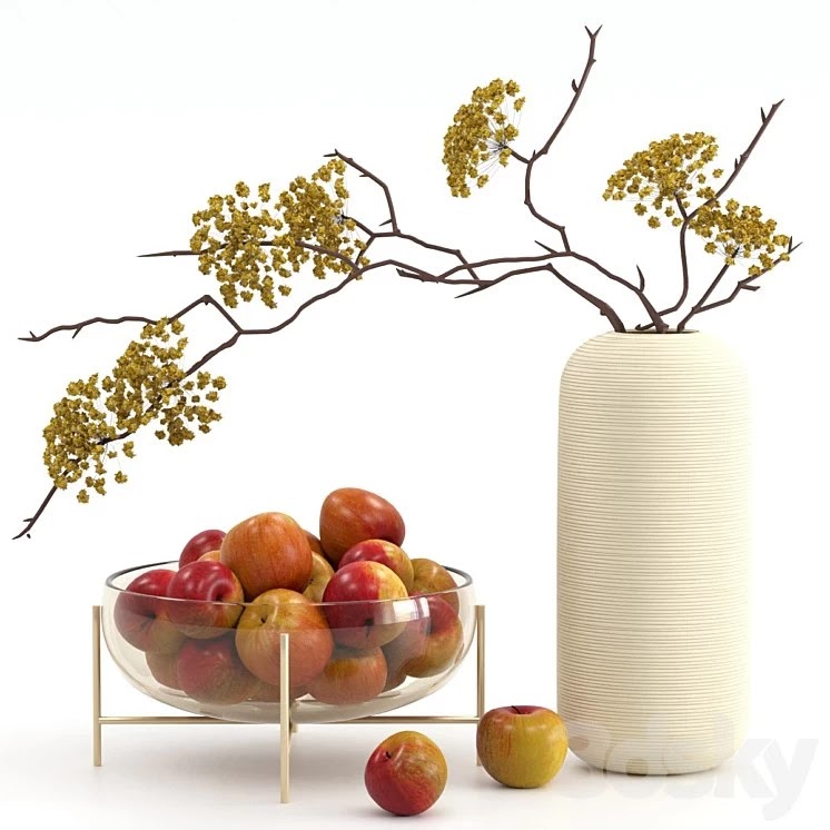 Vase with apples