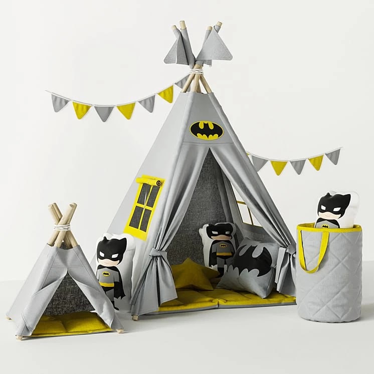 Wigwam Batman with cushions and basket